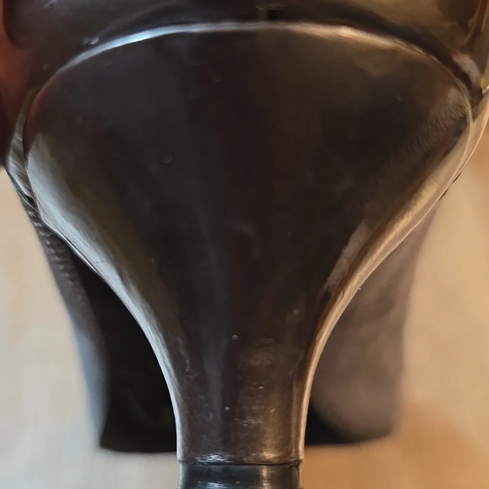 Anne Klein- Akmelanie Gray Kitten Heel. Size 9